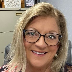 Meet your Posher, Leslie